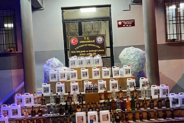 Bursa’da bir evde kaçak ve sahte içki ele geçirildi haberi