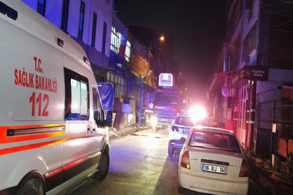 Bursa’da mobilya imalathanesinde çıkan yangın söndürüldü haberi
