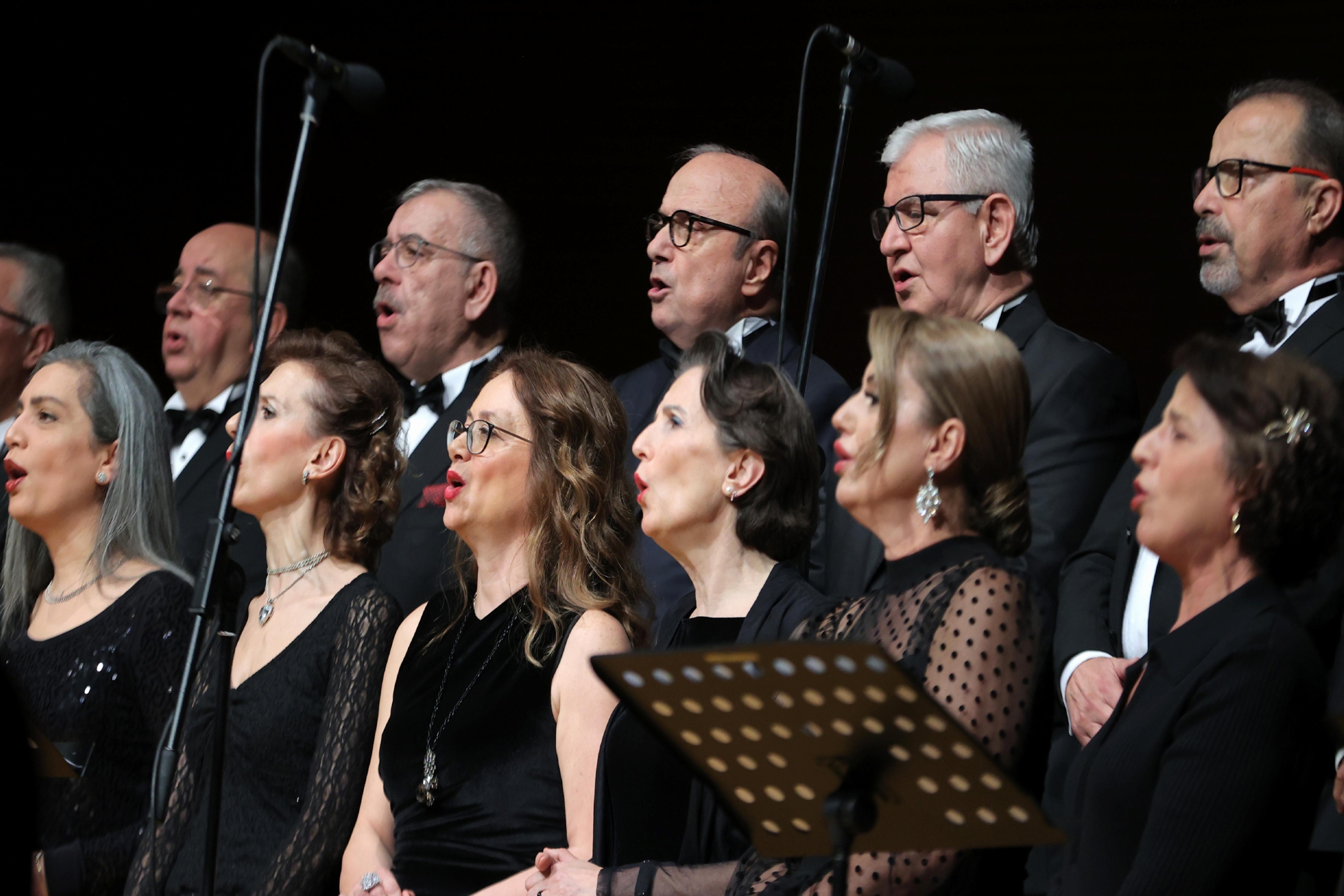 bursada-otizm-farkindalik-konserinde-trt-sanatcisi-nusret-yilmaz-ve-koro-sahne-aldi-haberi-PX6WaU4z.jpg