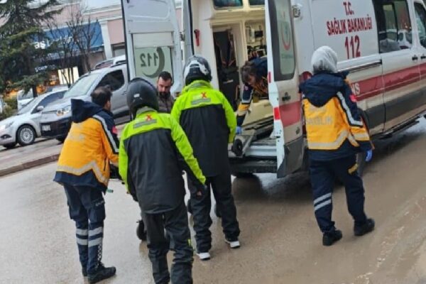 Bursa’da otomobil ile motosikletin çarpışması sonucu 1 kişi yaralandı haberi