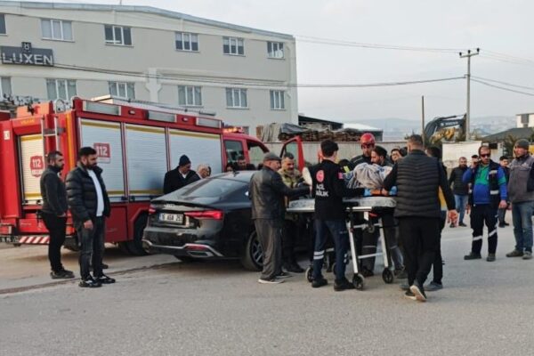 Bursa’da servis minibüsü ile otomobilin çarpışması sonucu 10 kişi yaralandı haberi