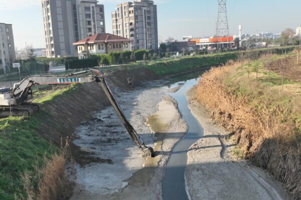 Bursa’da taşkınların önüne geçmek amacıyla dere temizliği yapılıyor haberi