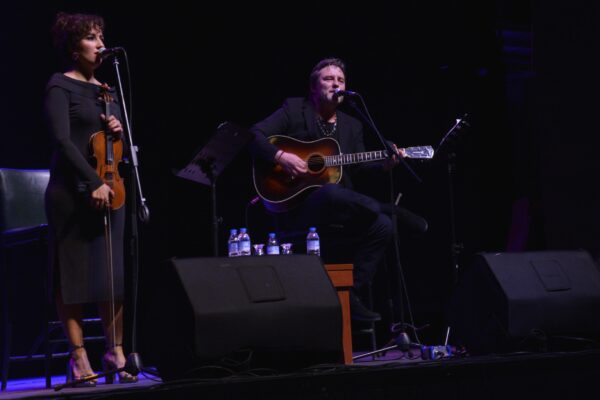 Bursa’da Tuna Kiremitçi ve Müge Alpay konser verdi haberi
