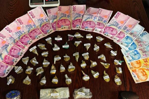 Bursa’da uyuşturucu ticareti yapan 2 zanlı tutuklandı haberi