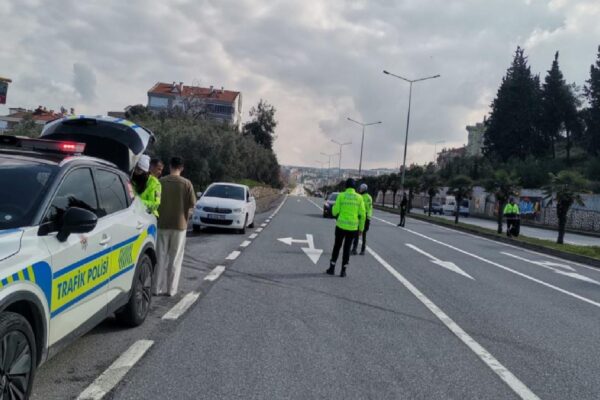 Bursa’daki trafik denetiminde 17 sürücüye ceza haberi