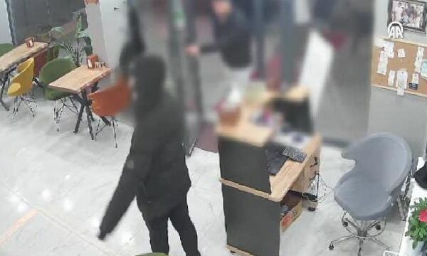 Büyükçekmece’de lokantadaki palalı kavgada 2 kişi yaralandı haberi