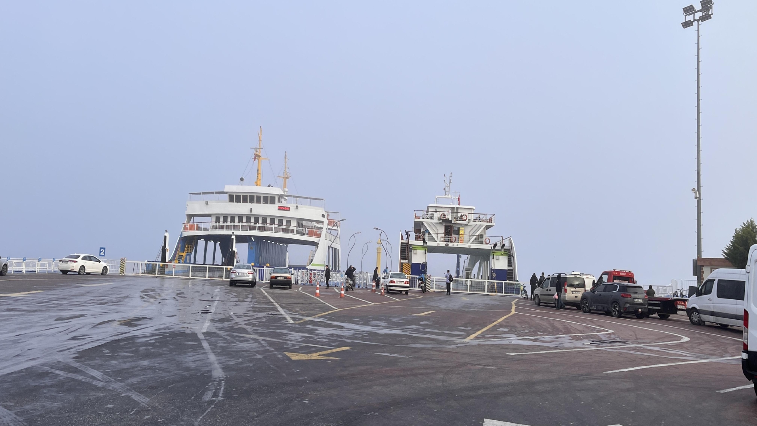 canakkale-bogazi-sis-nedeniyle-transit-gemi-gecislerine-kapatildi-haberi-pDMPAaB4.jpg