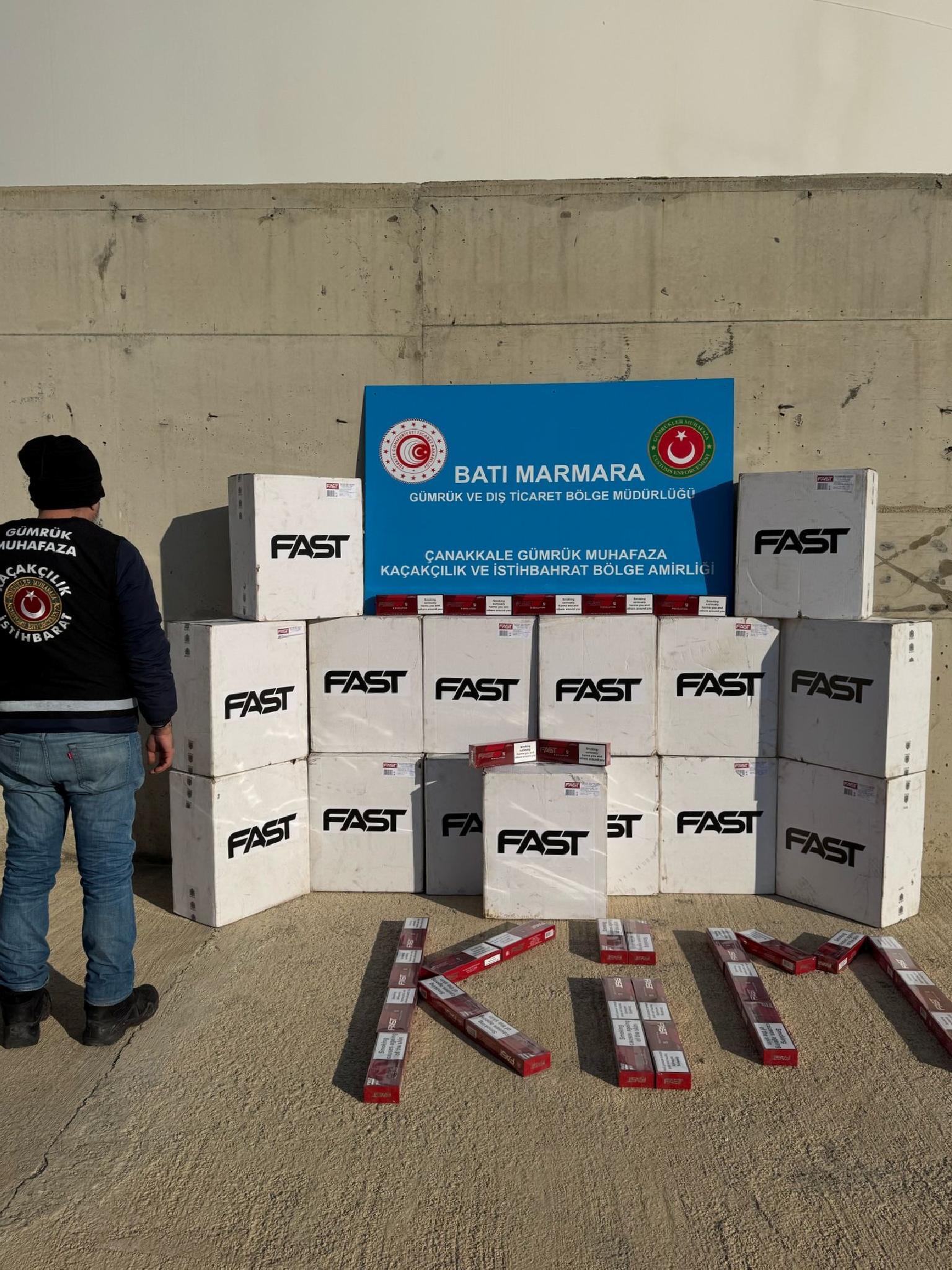 canakkalede-bir-gemide-7-bin-500-paket-kacak-sigara-ele-gecirildi-haberi-hXlDUGiu.jpg