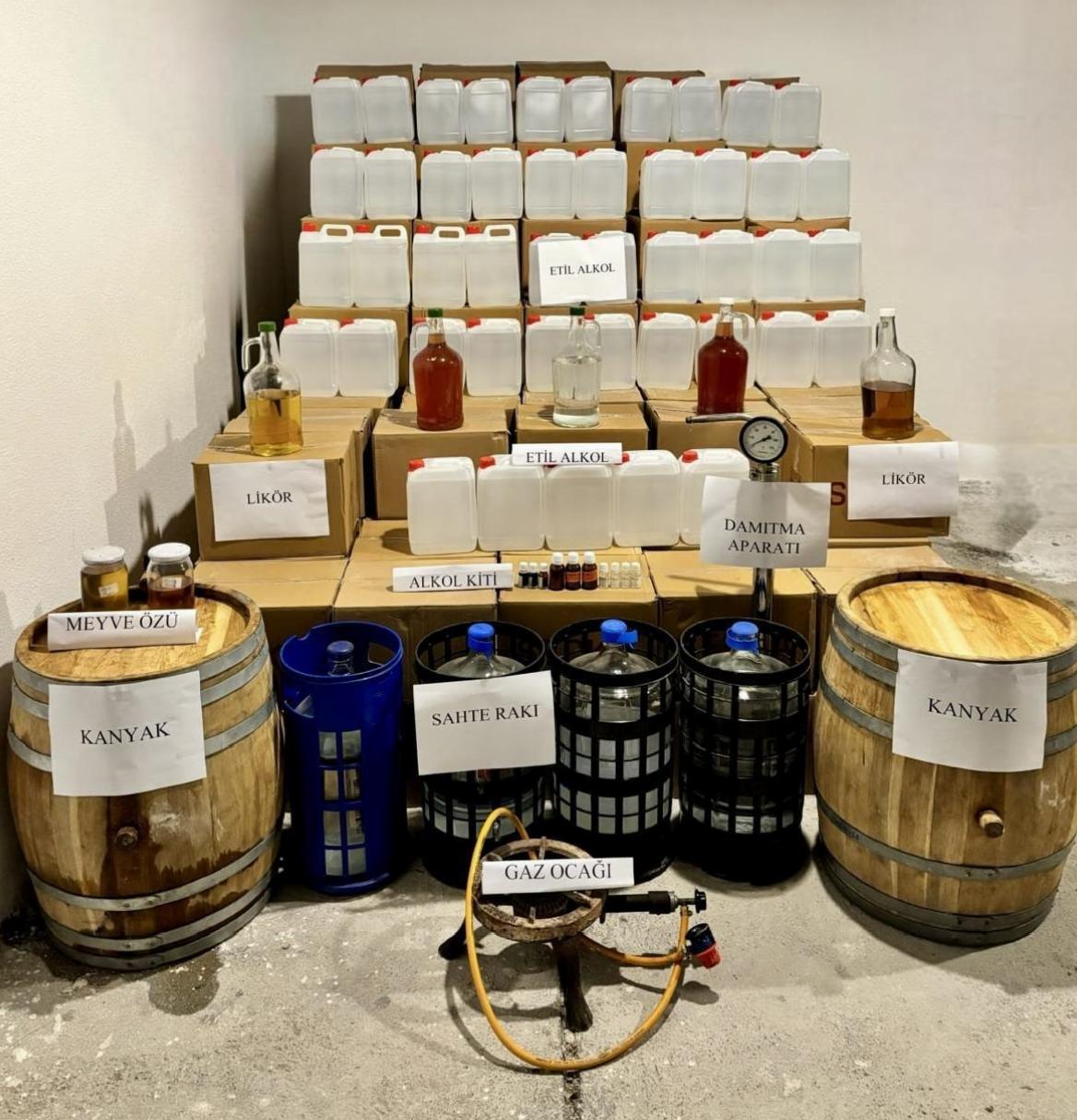 canakkalede-sahte-ve-kacak-alkol-operasyonunda-3-supheli-yakalandi-haberi-wg1hYiw6.jpg