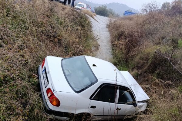 Çanakkale’de şarampole devrilen otomobilin sürücüsü yaralandı haberi