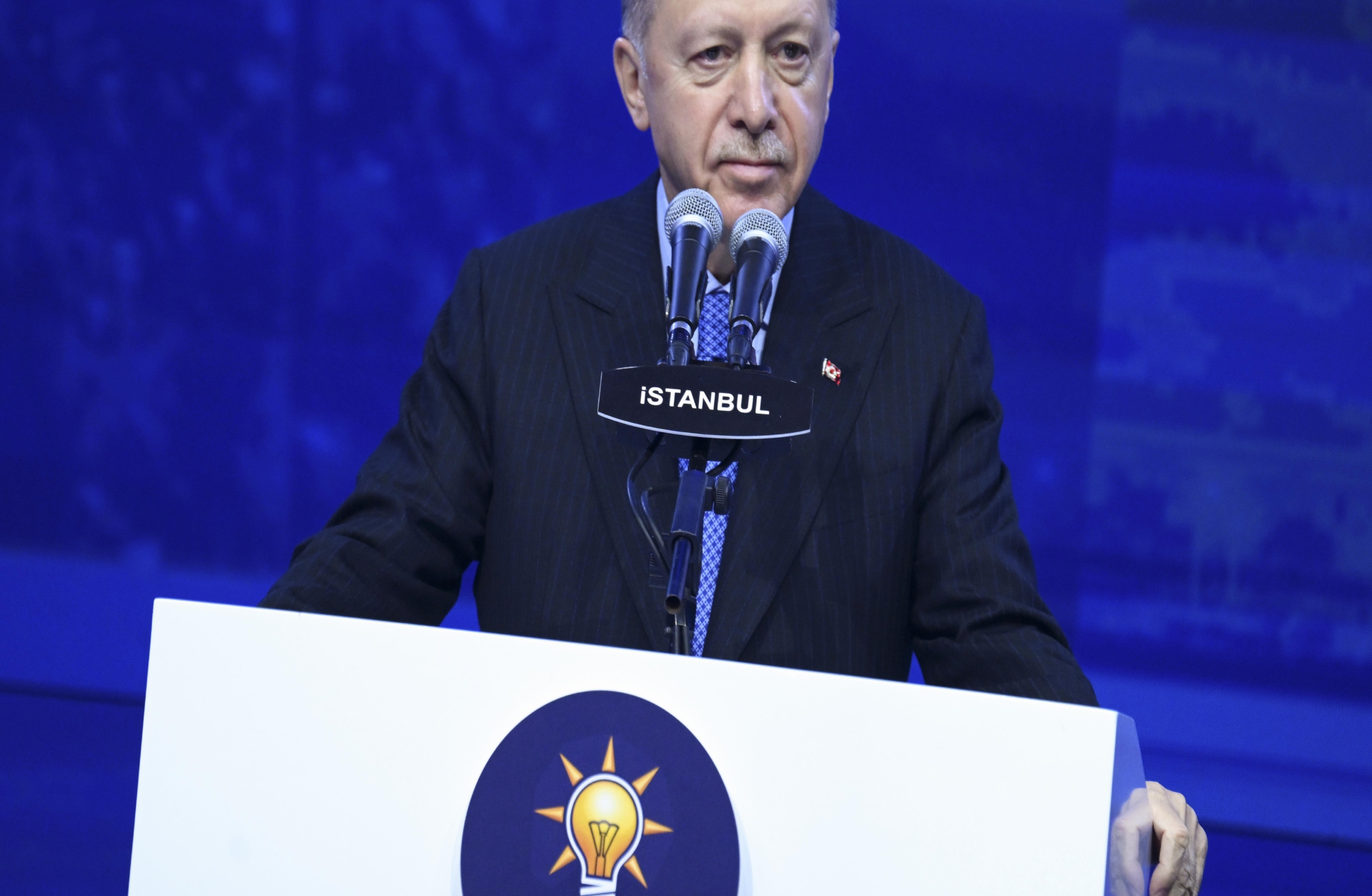 cumhurbaskani-ve-ak-parti-genel-baskani-erdogan-partisinin-istanbul-8-olagan-il-kongresinde-konustu-3Lt32LtO.jpg