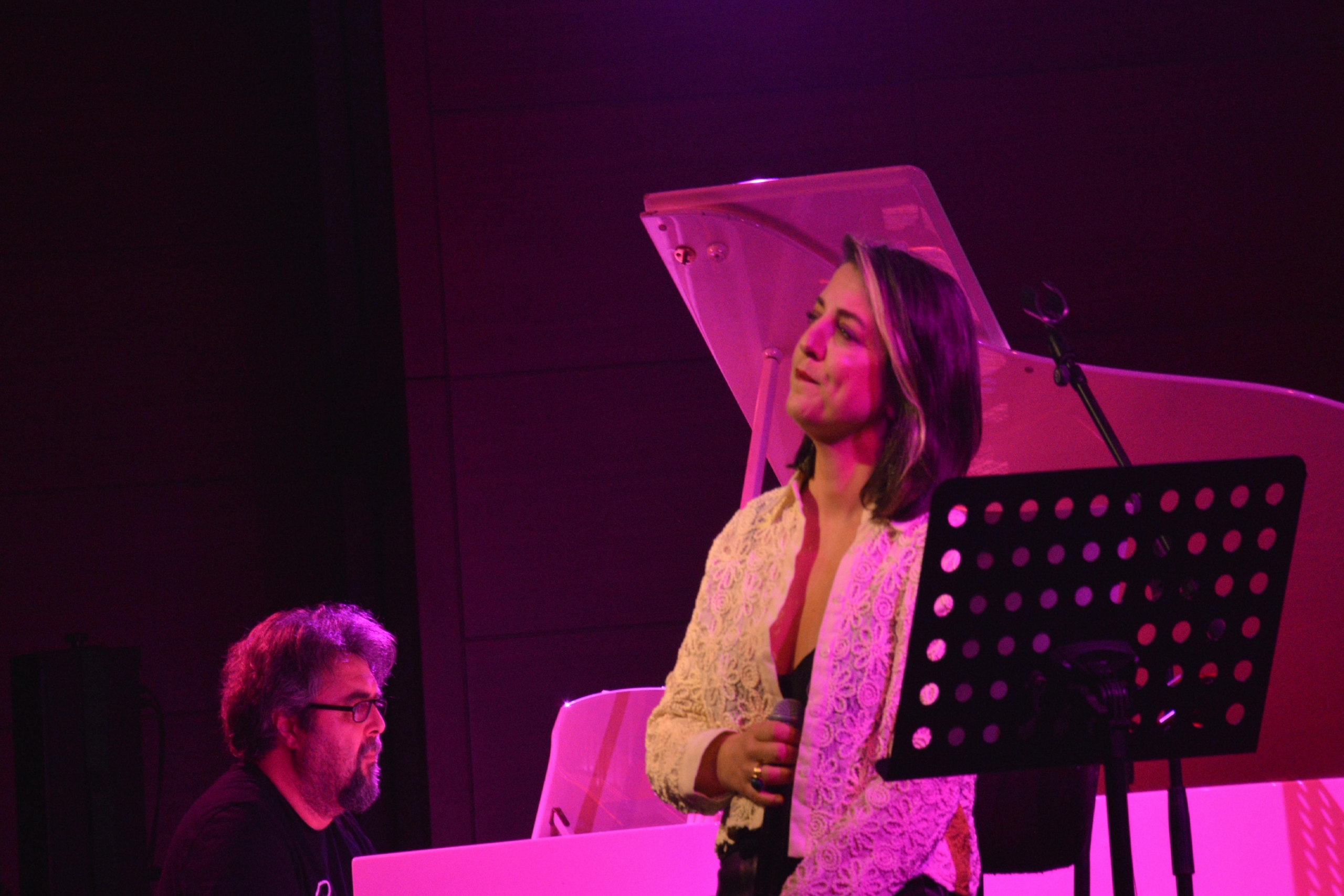 dilek-turkan-ve-tulug-tirpan-bursada-konser-verdi-haberi-EkHDhUPZ.jpg