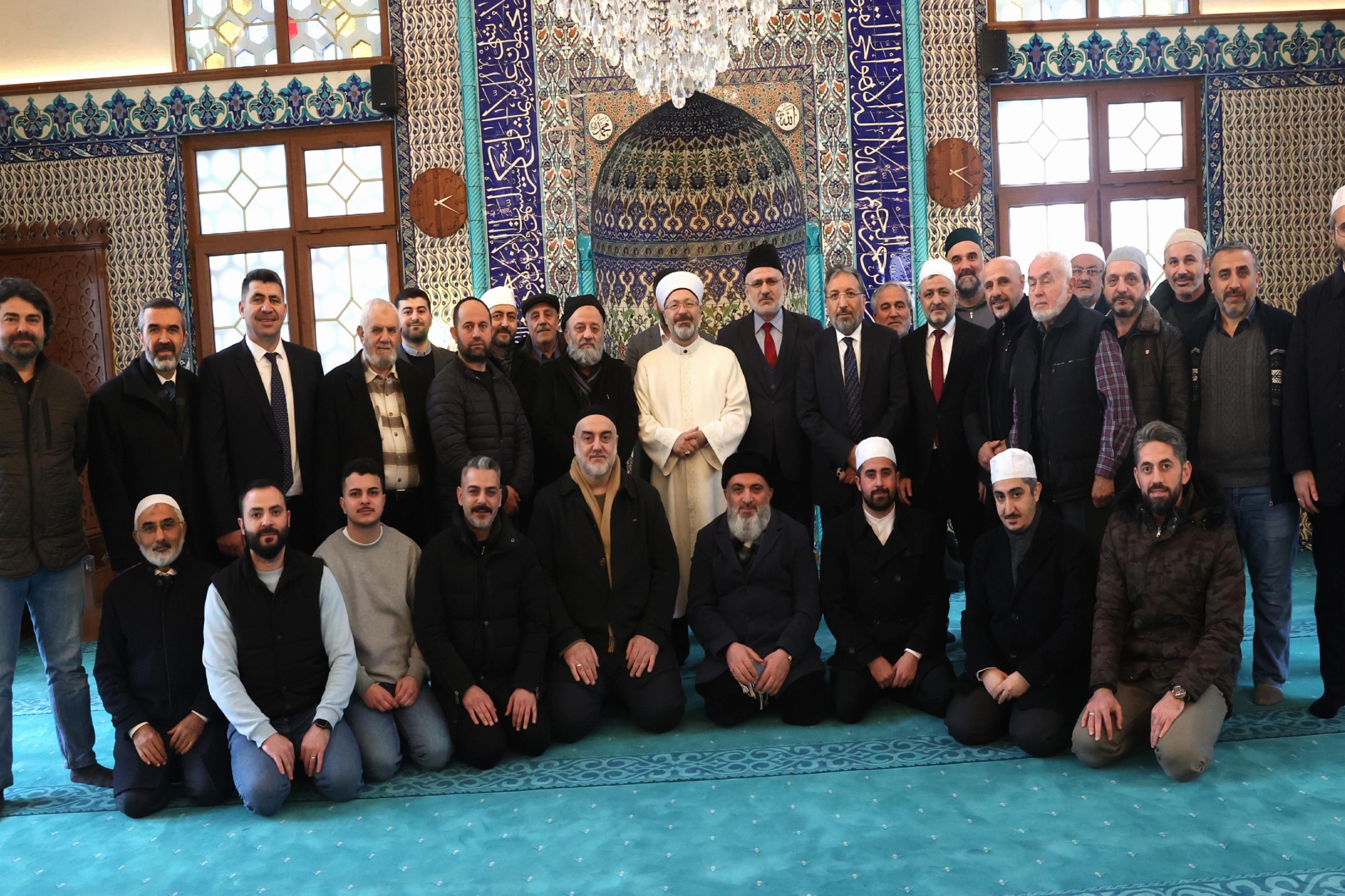 diyanet-isleri-baskani-erbas-istanbulda-hutbe-irat-etti-haberi-5yzCXXEi.jpg
