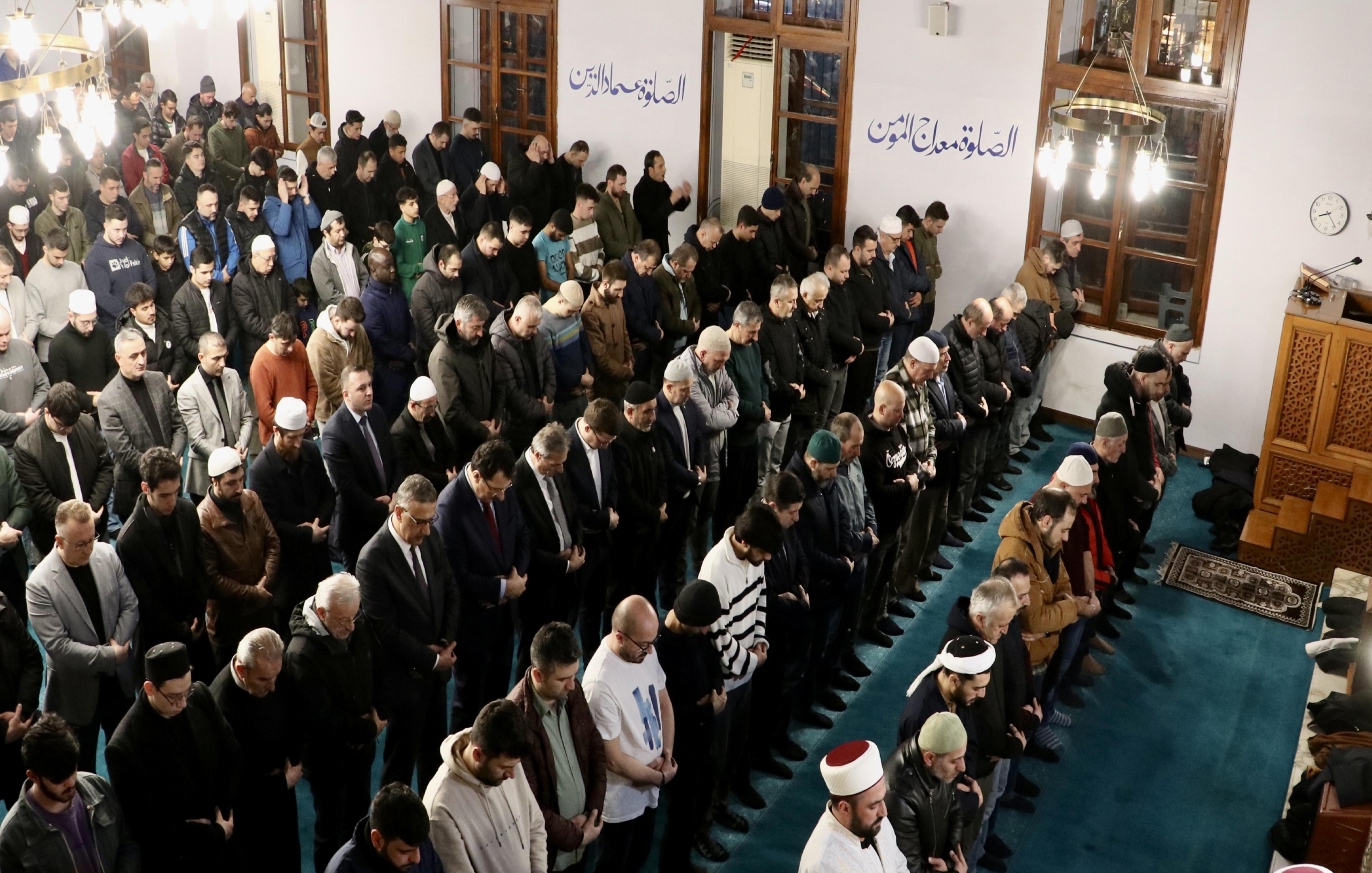 dogu-marmara-ve-bati-karadenizde-ilk-teravih-namazi-kilindi-haberi-6QjXCcbE.jpg