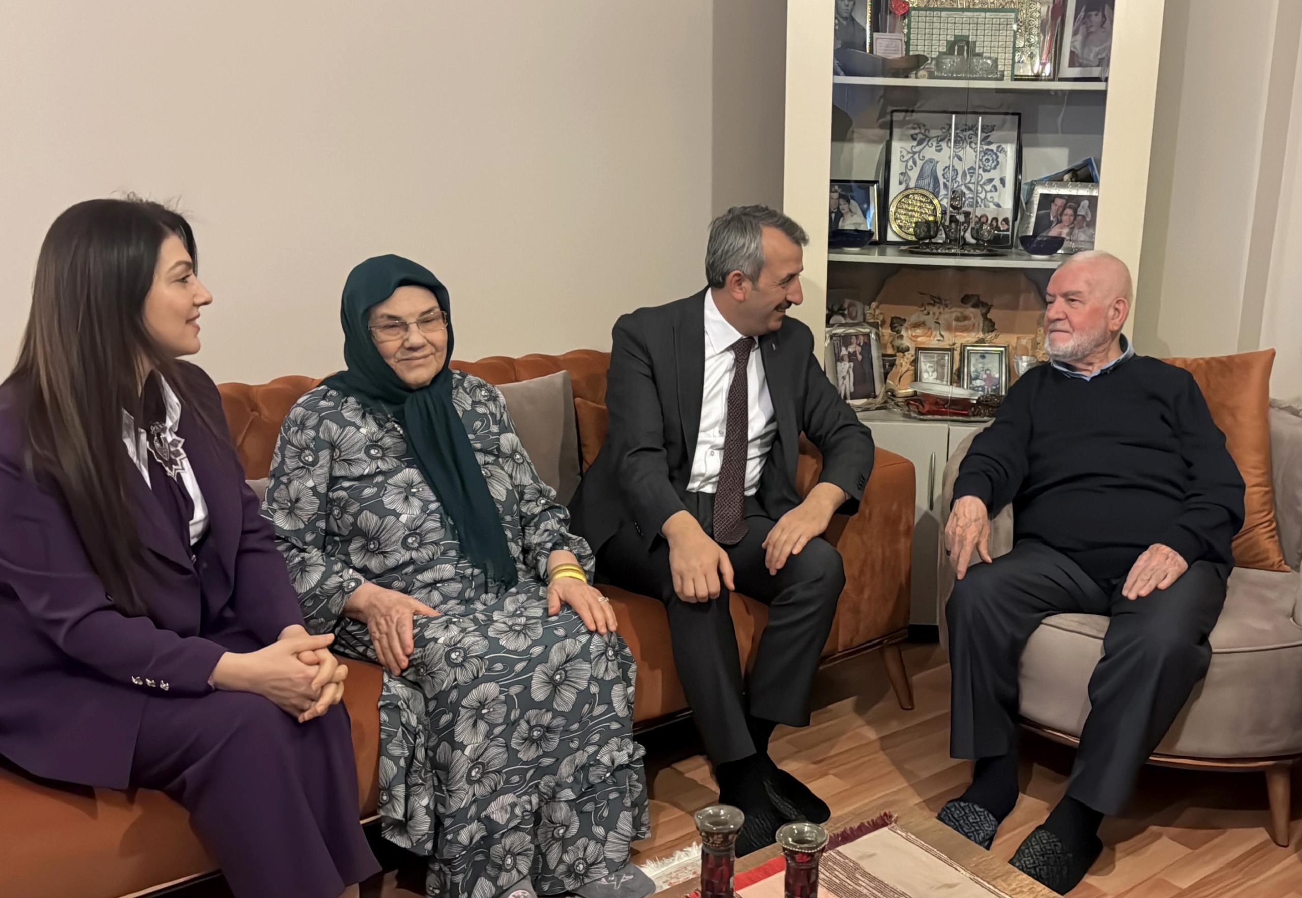 edirne-valisi-sezer-aile-yili-kapsaminda-evliliklerinin-63-yilindaki-cifti-ziyaret-etti-haberi-TTY1pt1v.jpg