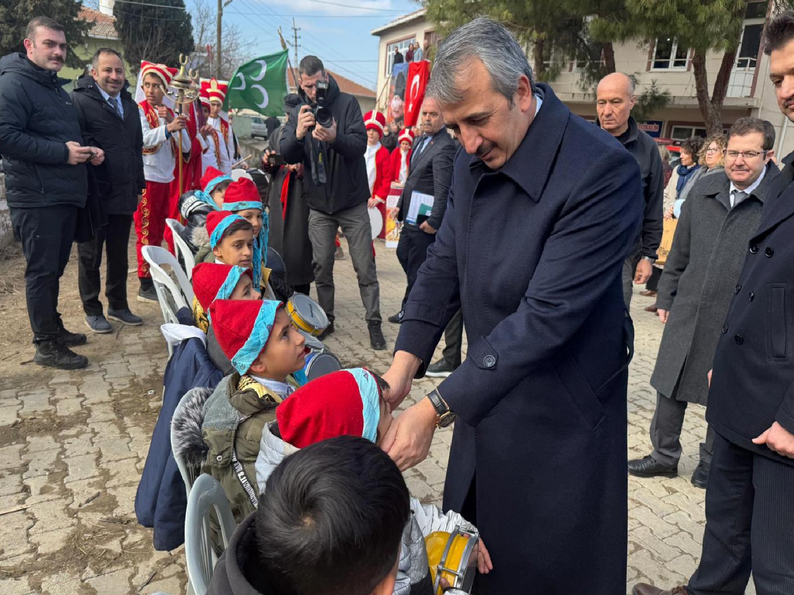 edirne-valisi-sezer-uzunkopru-ilcesinde-muhtarlarla-bir-araya-geldi-haberi-bpVwLlgL.jpg