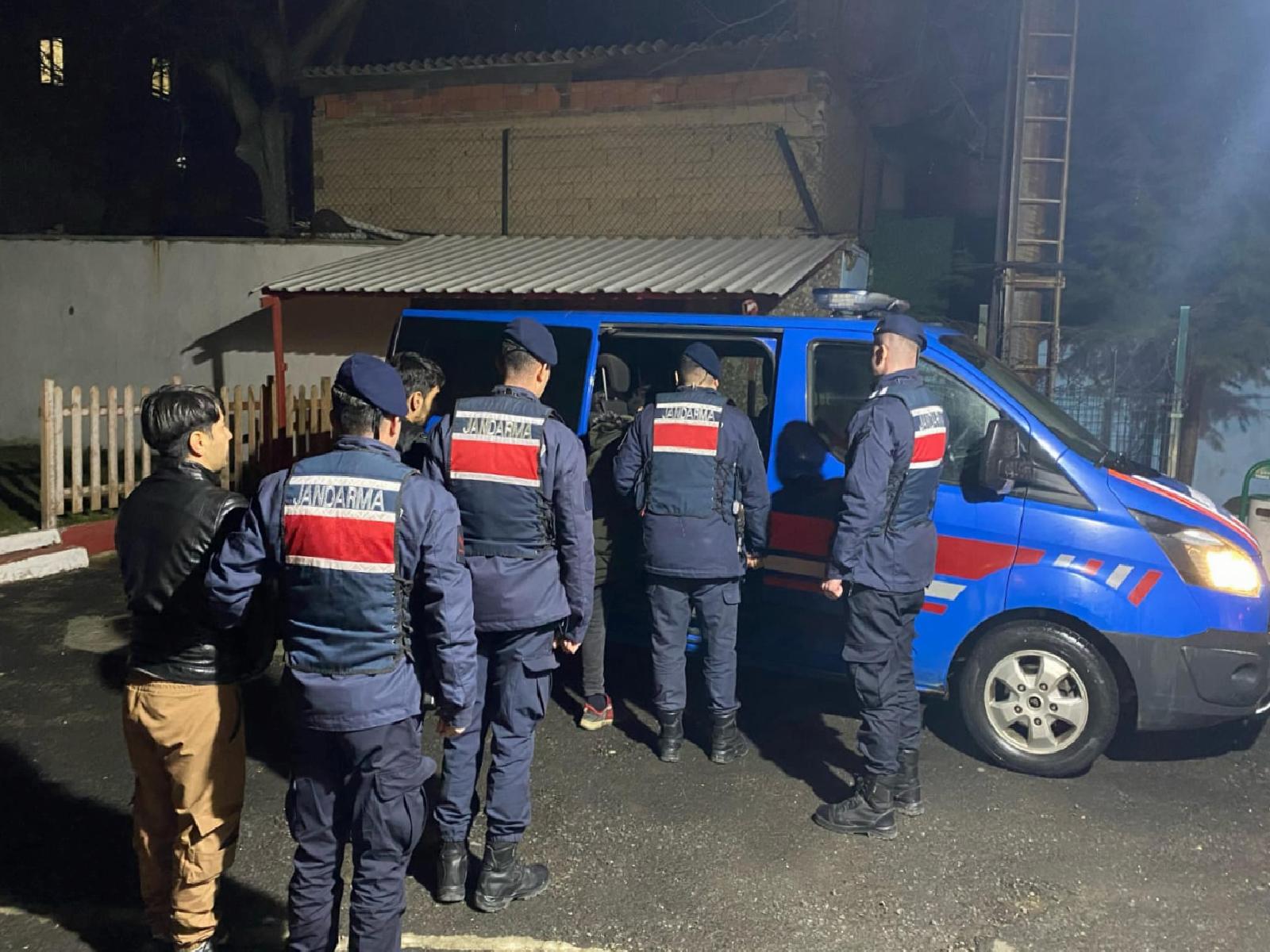 edirne-ve-tekirdagda-14-duzensiz-gocmen-yakalandi-haberi-1Qu1Z4u6.jpg