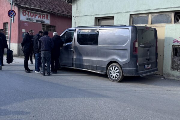 Edirne’de aracının plakasını bantla kapatan sürücüye para cezası haberi