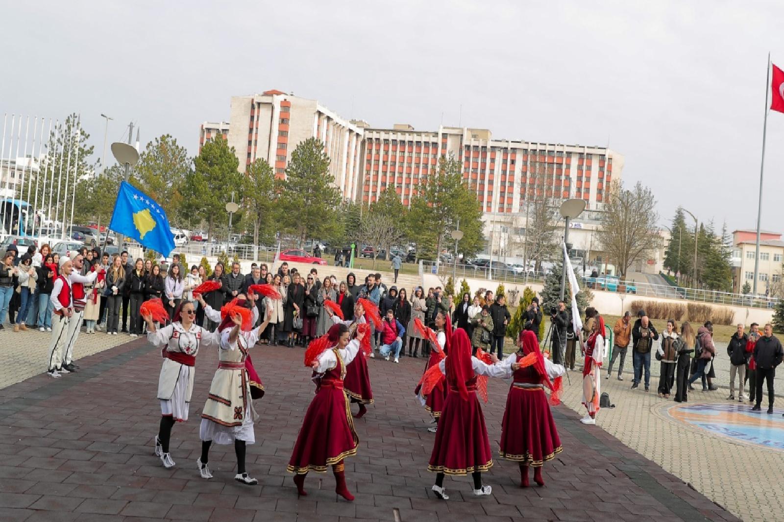 edirnede-balkan-halk-oyunlari-festivali-basladi-haberi-QAJMMUea.jpg