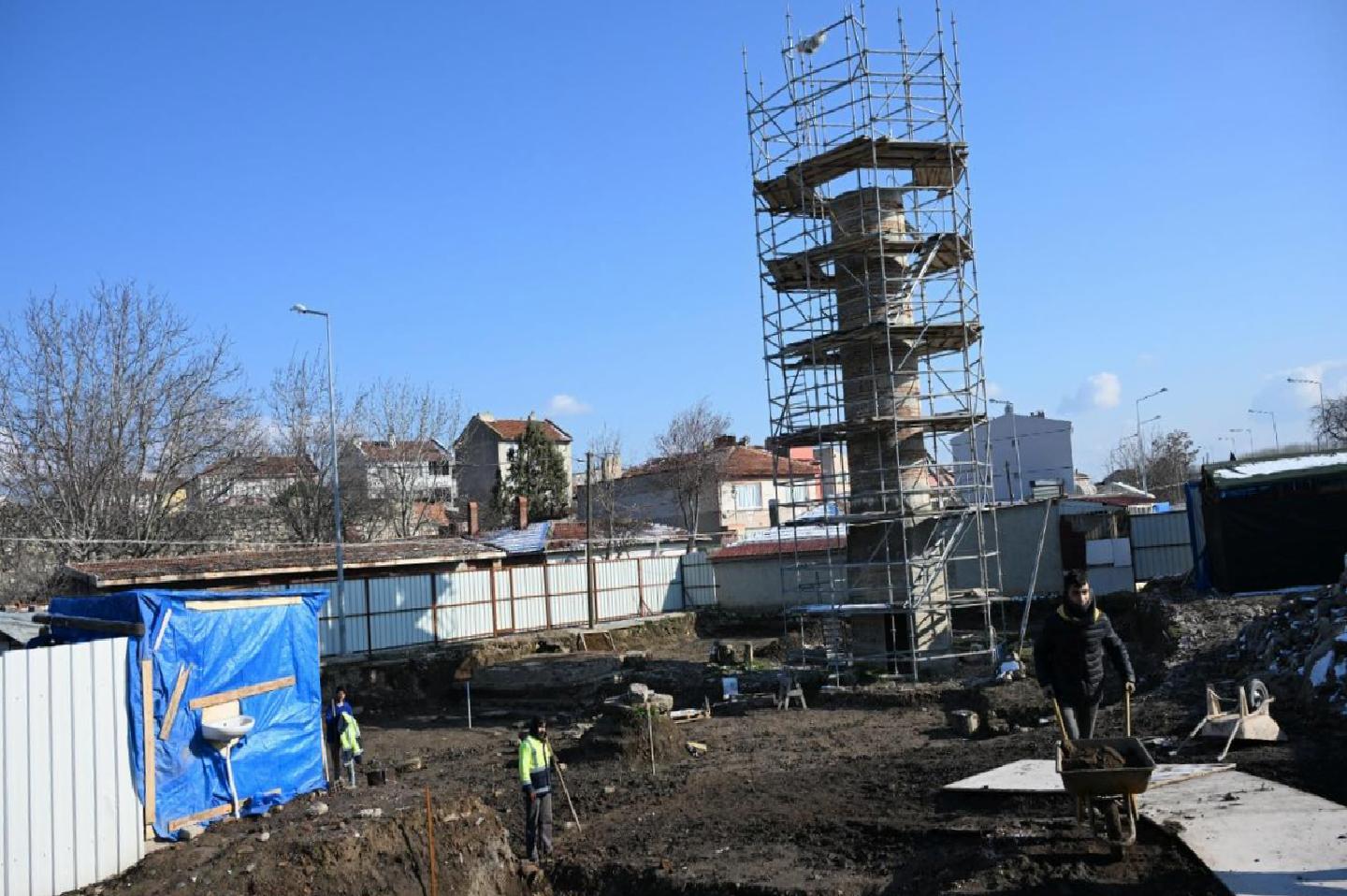 edirnede-bugune-sadece-minaresinin-yarisi-ulasan-tarihi-camide-restorasyon-suruyor-haberi-wtRKtdNh.jpg