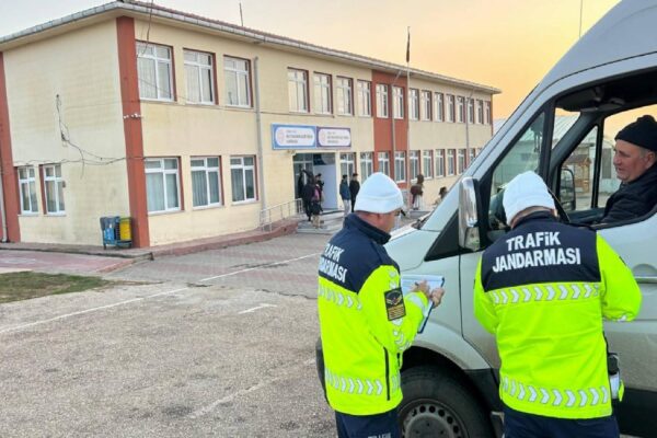 Edirne’de jandarma ekipleri okul servislerini denetledi haberi