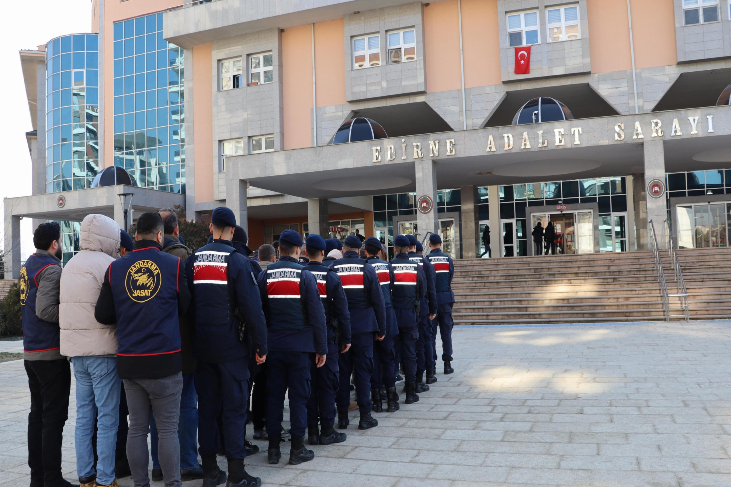 edirnede-koy-arazisinin-satisiyla-ilgili-eski-muhtarin-da-oldugu-10-kisiye-gozalti-haberi-RxUvPaYu.jpg