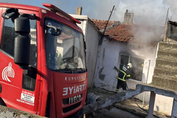 Edirne’de müstakil ev yangında kullanılamaz hale geldi haberi