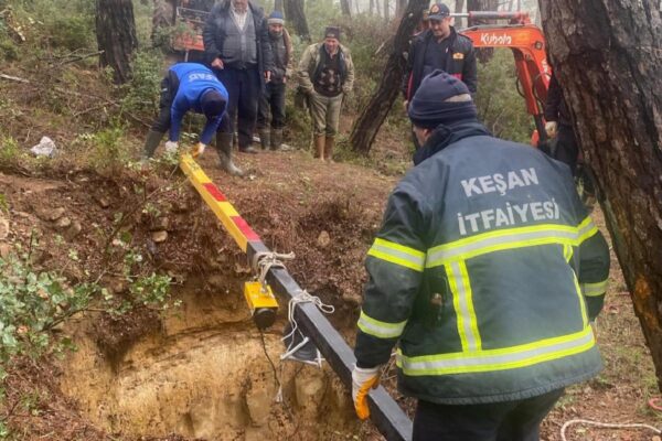 Edirne’de ormanlık alanda çukura düşen keçiler kurtarıldı haberi