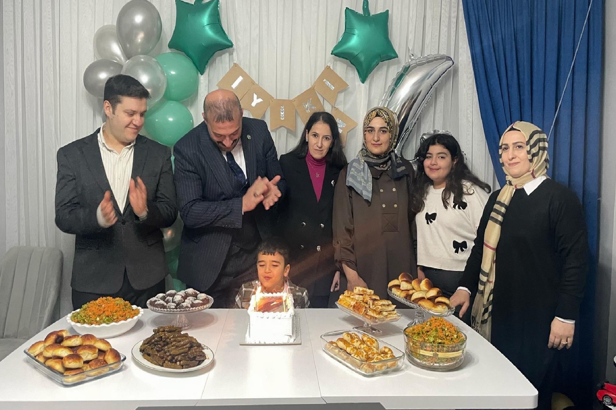 edirnede-sehit-ogluna-surpriz-dogum-gunu-kutlamasi-yapildi-haberi-A5zEpaEx.jpg
