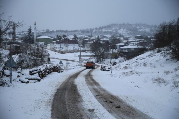 Edirne’nin yüksek kesimlerinde kar etkili oluyor haberi