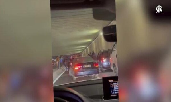 Esenyurt’ta asker eğlencesi bahanesiyle yolu trafiğe kapatan 5 sürücüye para cezası haberi