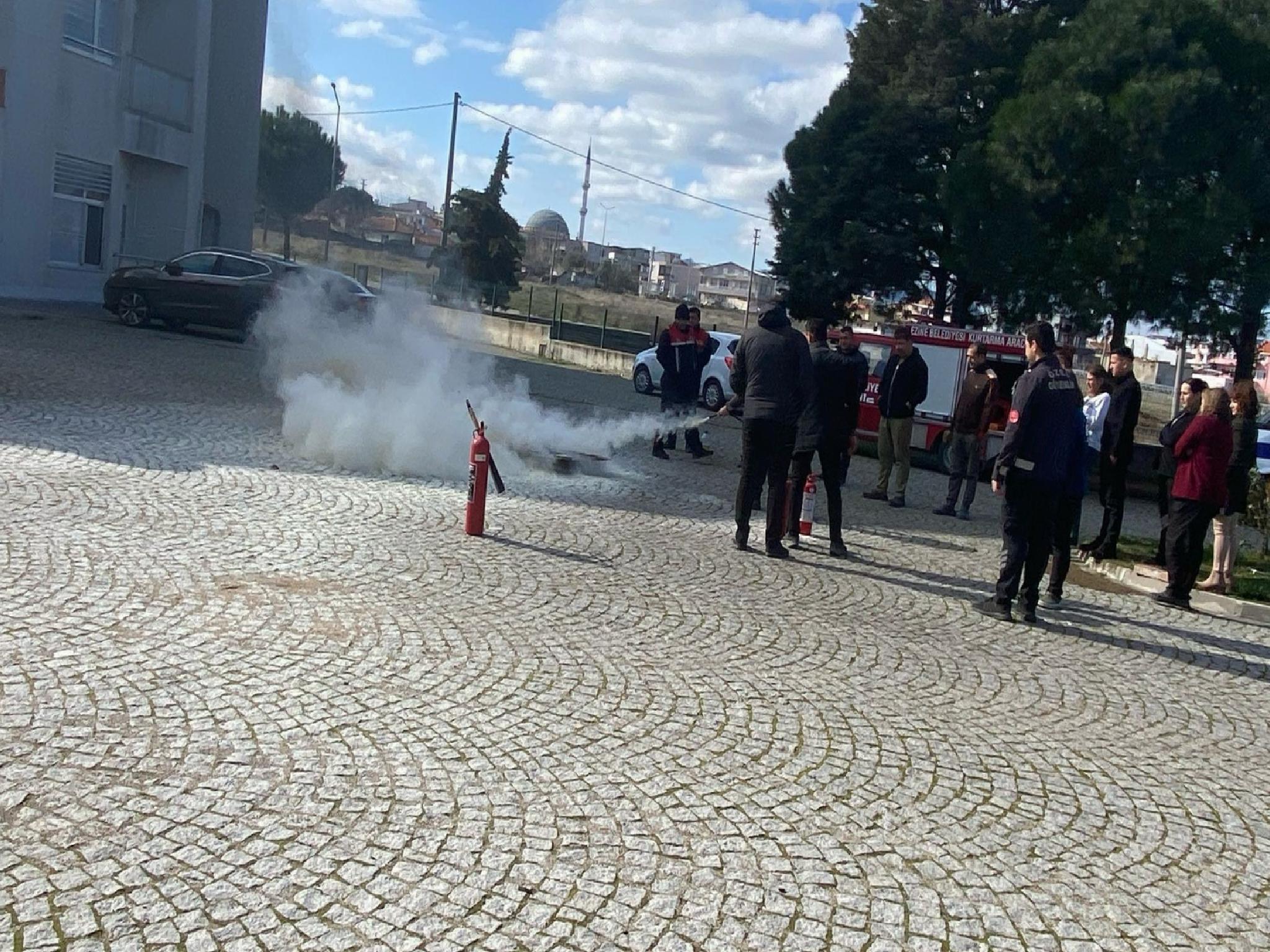 ezine-devlet-hastanesinde-yangin-tatbikati-yapildi-haberi-xmWGm7HR.jpg