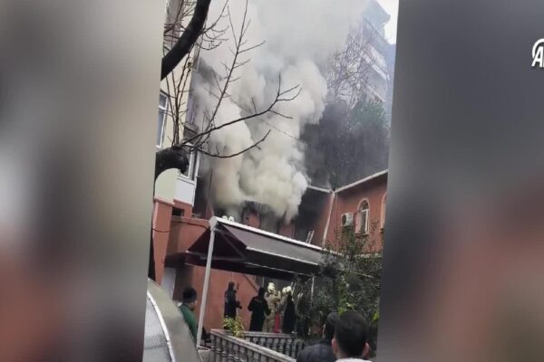 Fatih’te cami müştemilatında çıkan yangın söndürüldü haberi