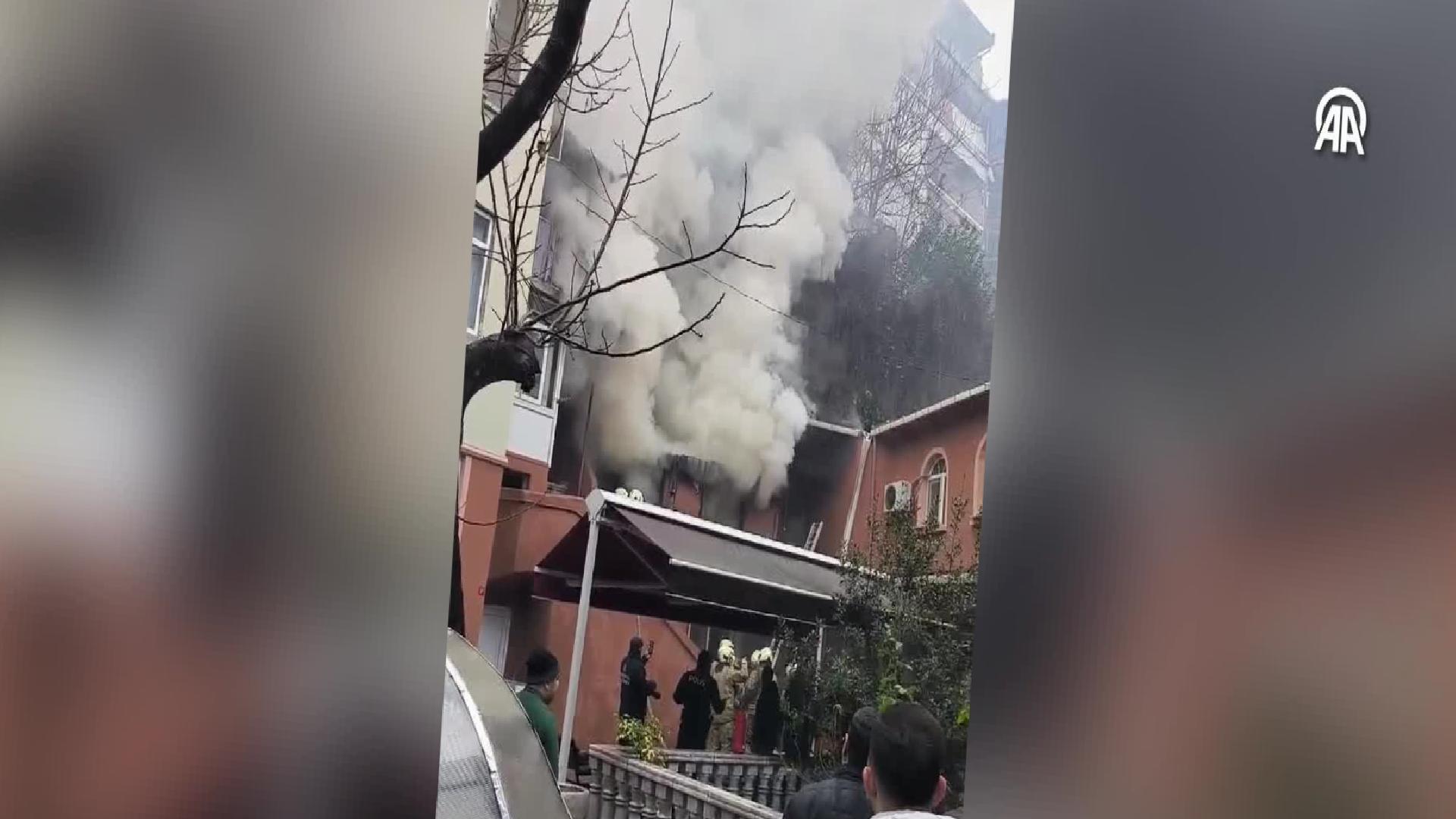 fatihte-cami-mustemilatinda-cikan-yangin-sonduruldu-haberi-I2VEHlzi.jpg