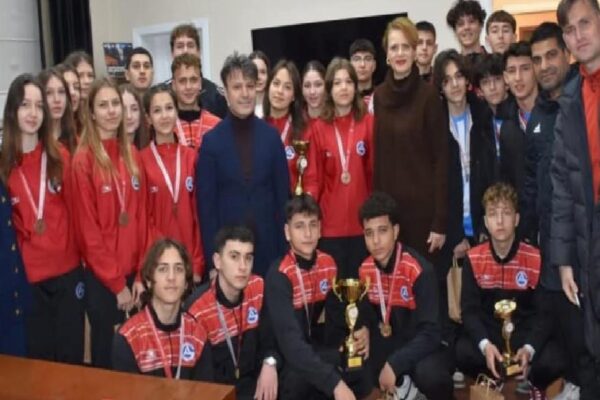 Gelibolu Belediye Başkanı Soyuak, başarılı sporcu öğrencileri ağırladı haberi