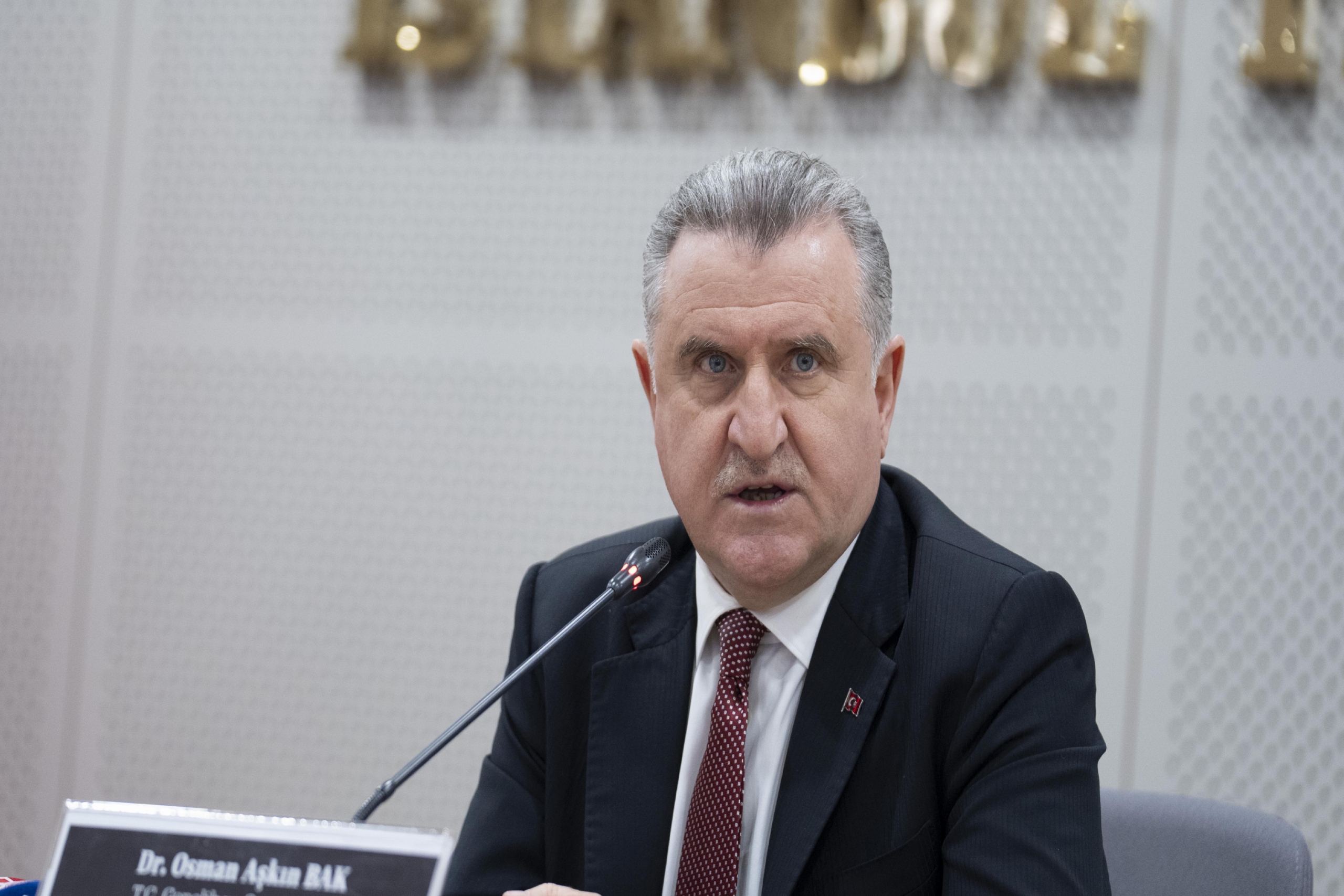 genclik-ve-spor-bakani-bak-kamu-hizmetlerinde-yapay-zeka-kullanimi-stratejileri-toplantisinda-konustu-haberi-bYk6trEV.jpg