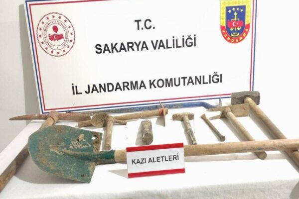 Geyve’de kaçak kazı yapan 6 kişi suçüstü yakalandı haberi
