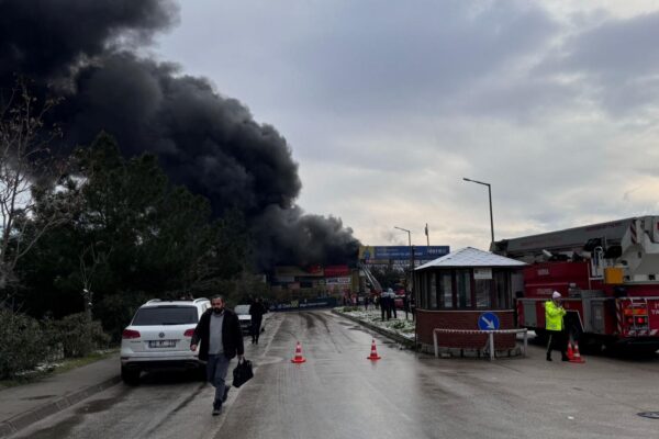 GÜNCELLEME 2 – Bursa’da madeni yağ dükkanında çıkan yangın söndürüldü haberi