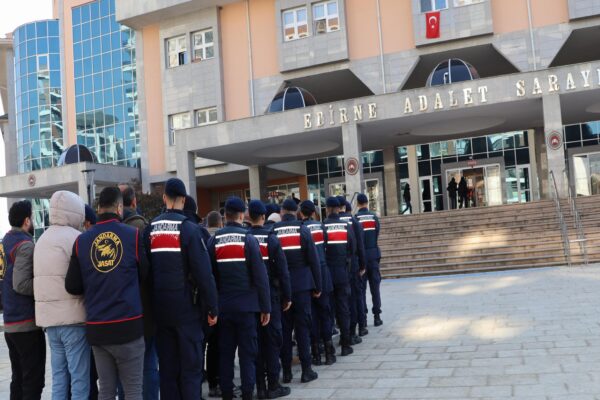 Edirne’de köy arazisinin satışıyla ilgili eski muhtarın da aralarında olduğu 8 şüpheli tutuklandı haberi