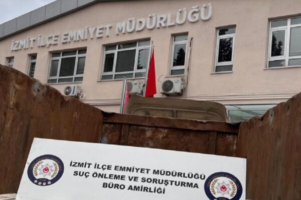 GÜNCELLEME – Kocaeli’de akü hırsızlığı iddiasıyla yakalanan zanlı tutuklandı haberi