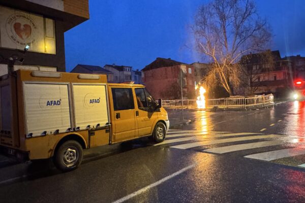 GÜNCELLEME – Kocaeli’de zemin etüdü sırasında çıkan gazdan numune alındı haberi
