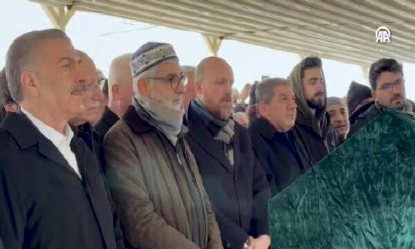 Hattat Hasan Çelebi İstanbul’da son yolculuğuna uğurlandı haberi