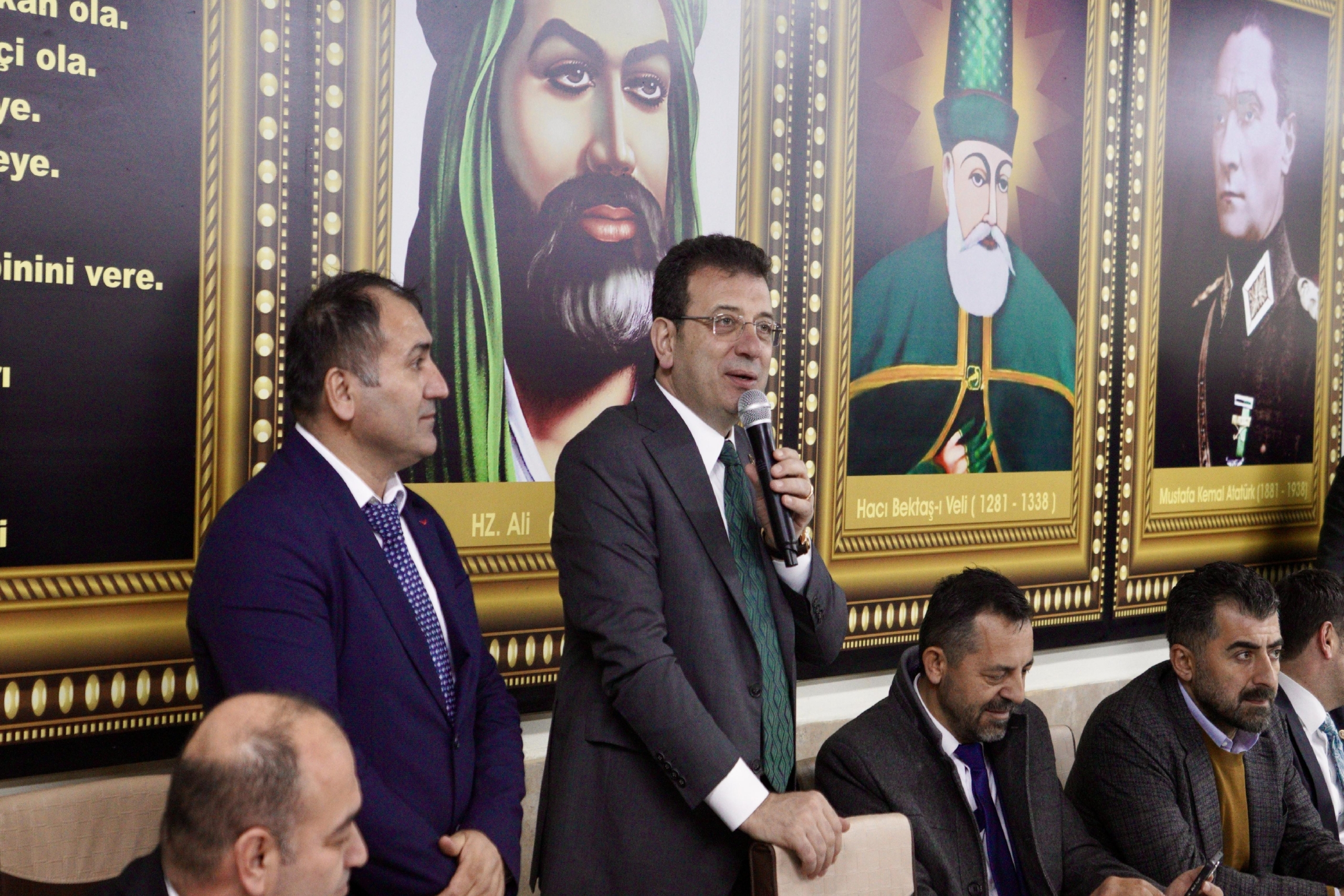 ibb-baskani-imamoglu-basaksehirde-hizir-lokmasi-paylasimina-katildi-haberi-krb8HkH9.jpg