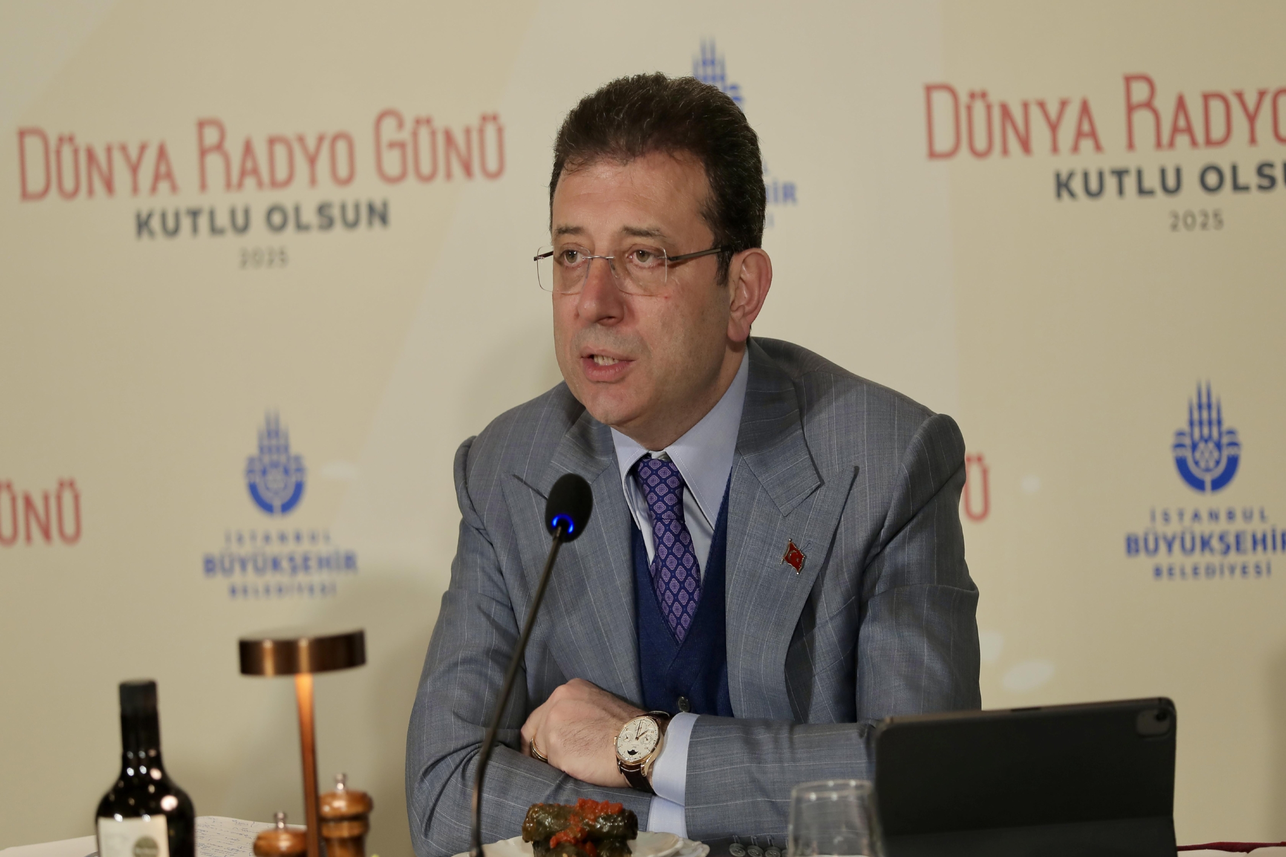ibb-baskani-imamoglu-radyocularla-bulusmasinda-sorulari-yanitladi-haberi-T2xshlsu.jpg