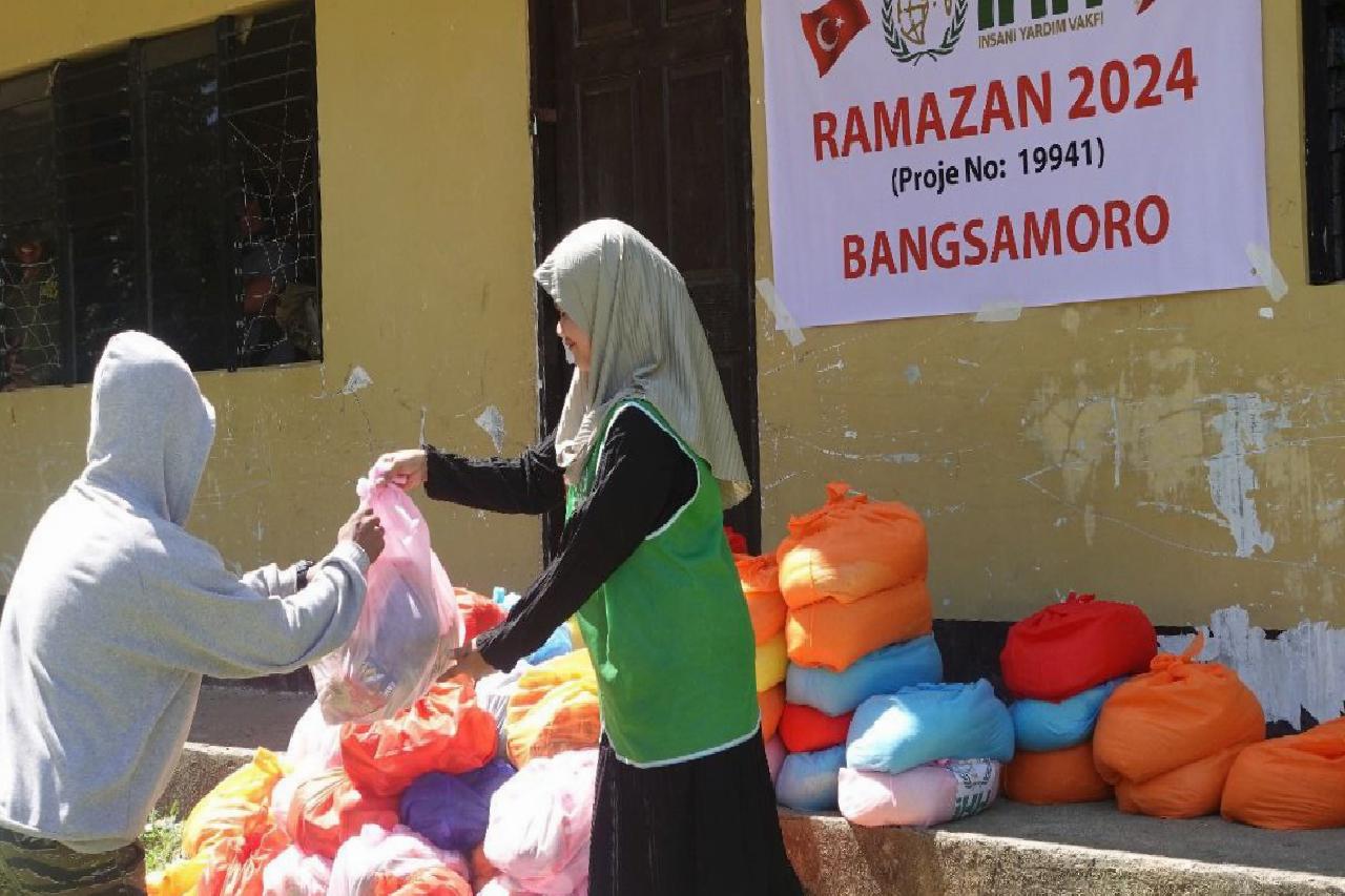 ihh-kadin-birimi-2024te-25-bin-kadin-gonulluyle-on-binlerce-kisiye-yardim-ulastirdi-haberi-9RgDJtlL.jpg