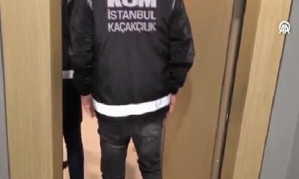 İstanbul merkezli FETÖ operasyonunda aktif doktorluk yapan 17 şüpheli yakalandı haberi