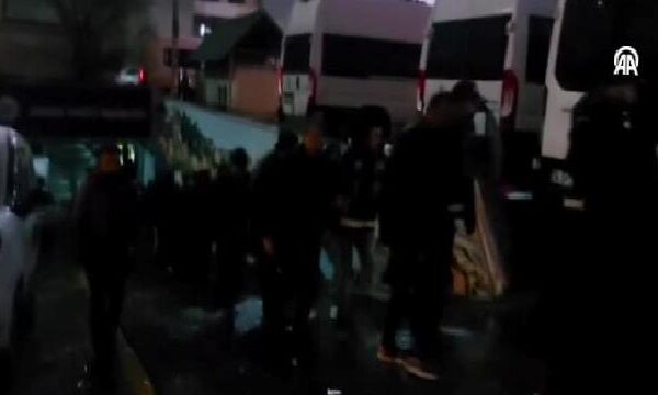 İstanbul merkezli “kara para” ve “dolandırıcılık” operasyonunda gözaltına alınan 40 şüpheli adliyede haberi