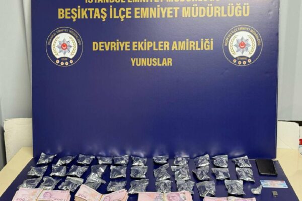 İstanbul’da aracındaki gizli bölmede uyuşturucu ele geçirilen zanlı gözaltına alındı haberi