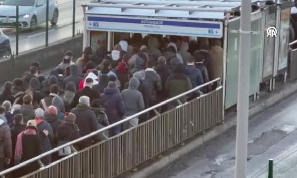 İstanbul’da haftanın ilk iş gününde trafik yoğunluğu yaşanıyor haberi