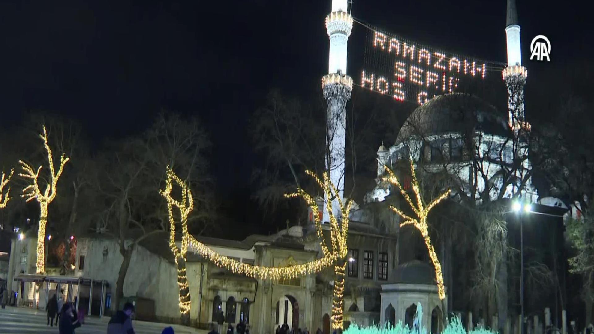 istanbulda-ilk-teravih-namazi-kilindi-haberi-AHf7cakT.jpg